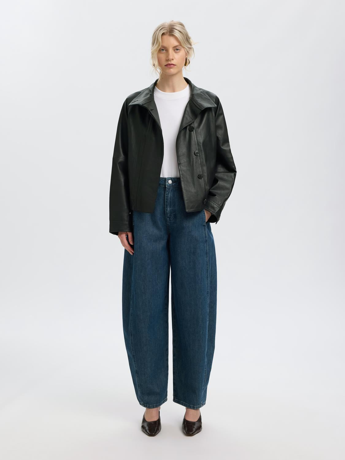 model_shot-front_full